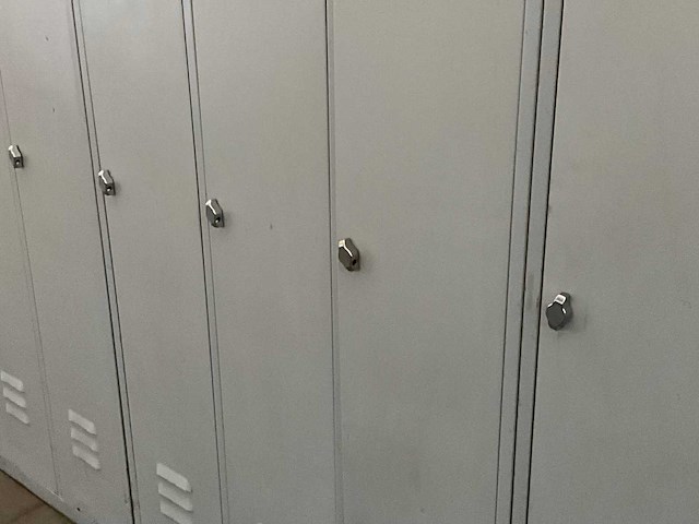 Diverse garderobekasten (5x) - afbeelding 4 van  7