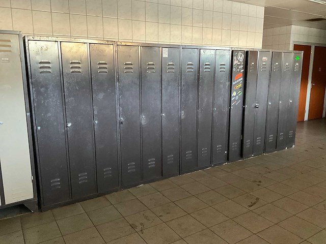 Diverse garderobekasten (5x) - afbeelding 2 van  7