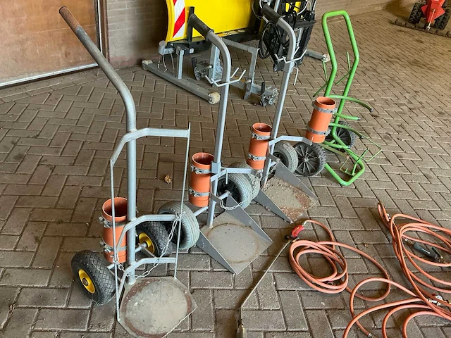 Diverse gas-/onkruidbranders met gasfleswagens en slangen (4 sets) - afbeelding 1 van  1