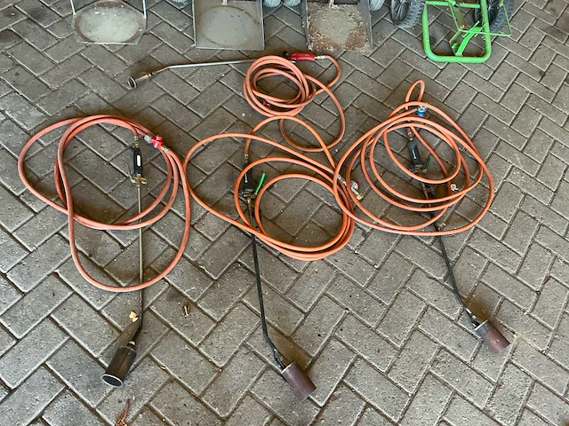 Diverse gas-/onkruidbranders met gasfleswagens en slangen (4 sets) - afbeelding 2 van  3