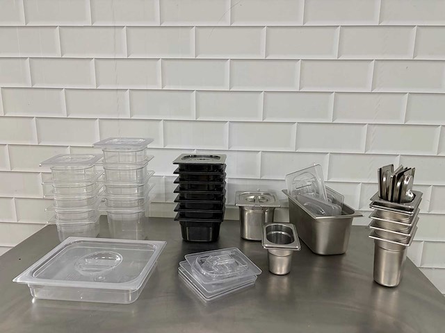 Diverse gastronormbakken met deksel (28x) - afbeelding 1 van  4