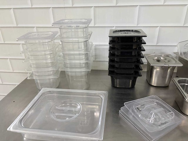 Diverse gastronormbakken met deksel (28x) - afbeelding 2 van  4