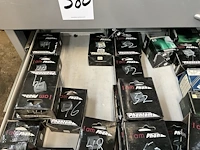 Diverse gatenboren in ladenkast - afbeelding 2 van  20