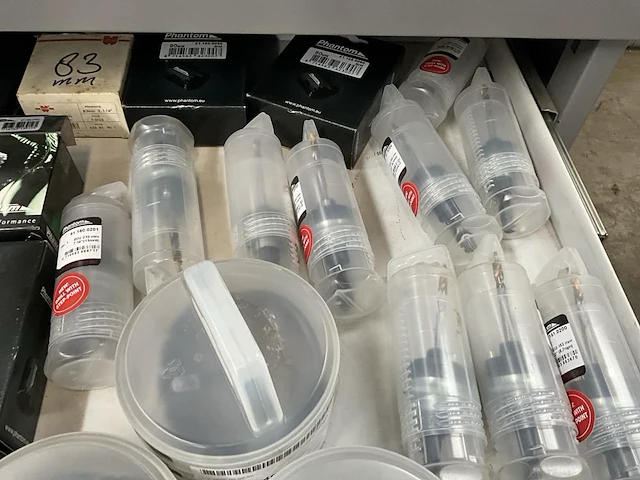 Diverse gatenboren in ladenkast - afbeelding 11 van  20