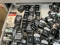 Diverse gatenboren in ladenkast - afbeelding 12 van  20