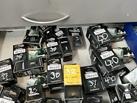Diverse gatenboren in ladenkast - afbeelding 16 van  20