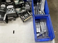 Diverse gatenboren in ladenkast - afbeelding 18 van  20