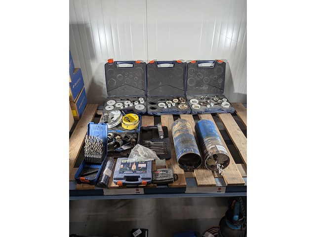 Diverse gatenzagen en boren - afbeelding 1 van  15