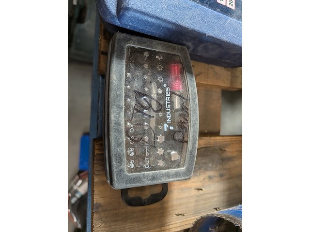 Diverse gatenzagen en boren - afbeelding 12 van  15