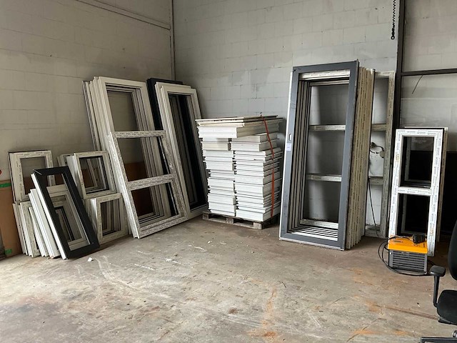 Diverse gealan kunststof kozijnen - afbeelding 1 van  2