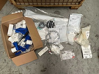 Diverse geberit installatiematerialen - afbeelding 1 van  1