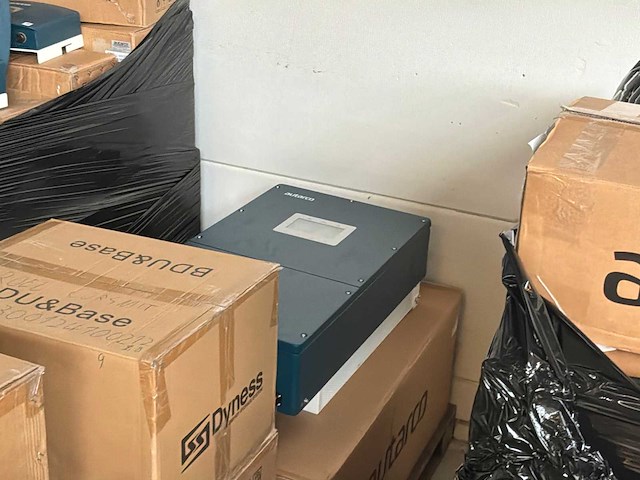 Diverse gebruikte omvormers en batterij - afbeelding 14 van  17