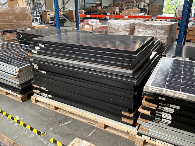 Diverse gebruikte zonnepanelen (160x) - afbeelding 7 van  9