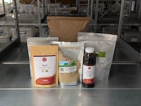 Diverse gedroogde poeders, kruiden & siroop, o.a. vitanics, purason