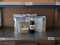 Diverse gedroogde poeders, thee & siroop, o.a. vitanics