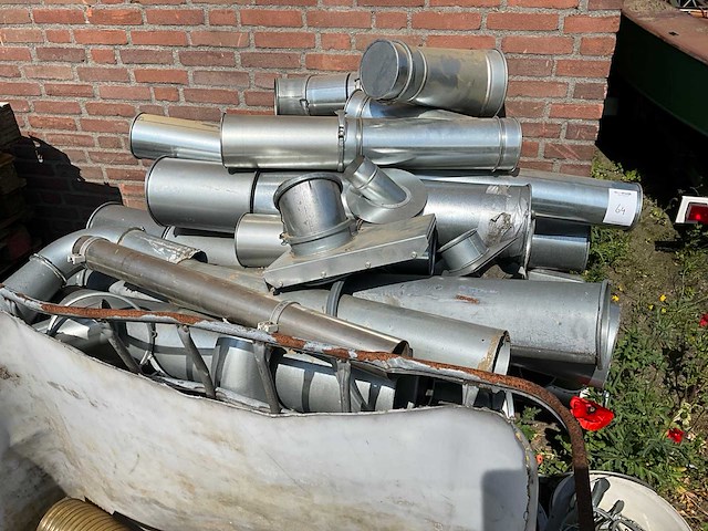 Diverse gegalvaniseerde buizen en koppelingen - afbeelding 4 van  6