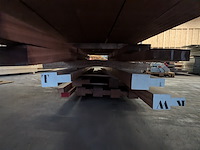 Diverse geprofileerde iroko kozijn onderdelen met massieve meranti balken - afbeelding 4 van  7