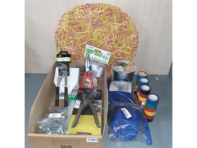 Diverse gereedschap, deurkettingen, isolatieband (d1902) - afbeelding 2 van  3