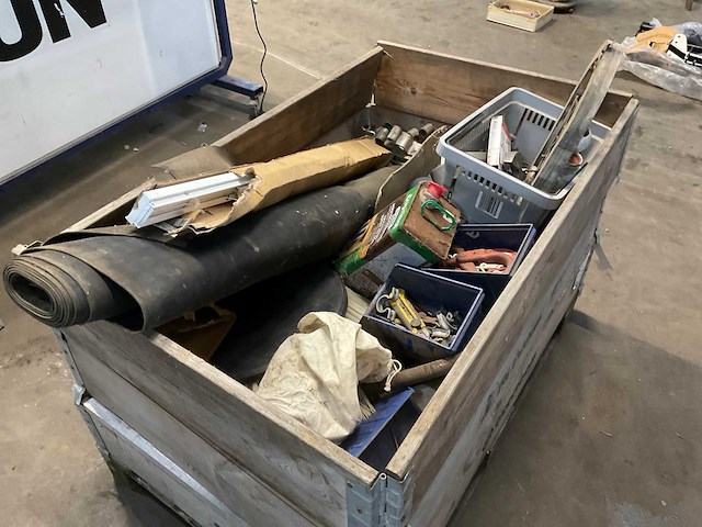 Diverse gereedschap en accessoires - afbeelding 3 van  8