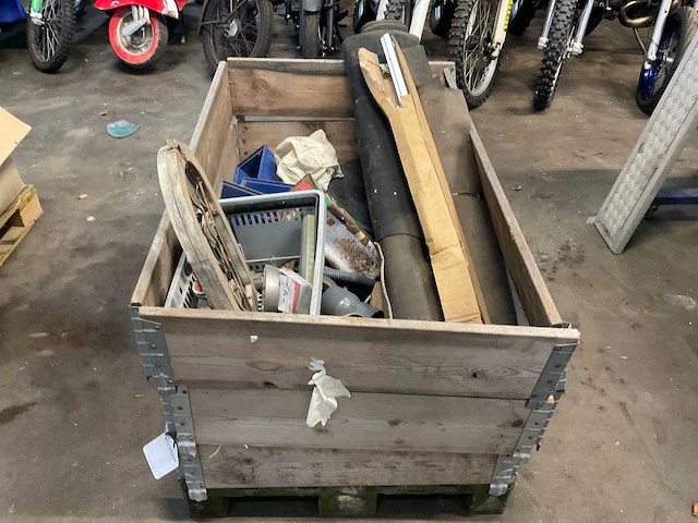 Diverse gereedschap en accessoires - afbeelding 2 van  8