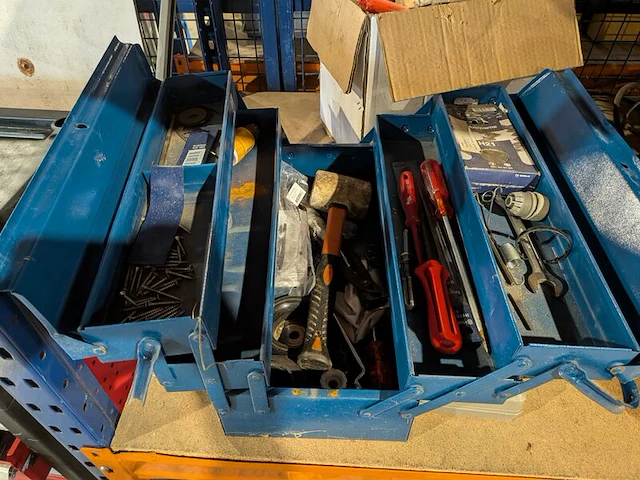 Diverse gereedschap en diversen - afbeelding 5 van  22