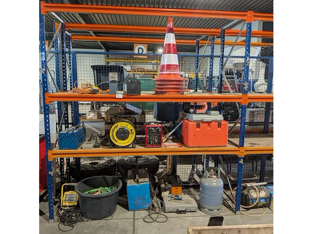 Diverse gereedschap en diversen - afbeelding 1 van  22