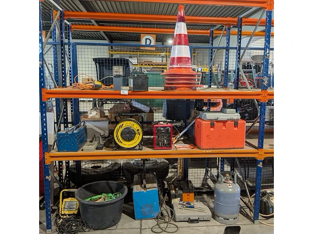 Diverse gereedschap en diversen - afbeelding 12 van  22