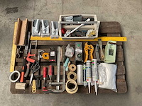 Diverse gereedschappen en onderdelen - afbeelding 1 van  3