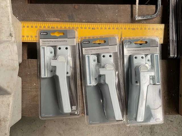 Diverse gereedschappen en onderdelen - afbeelding 3 van  3