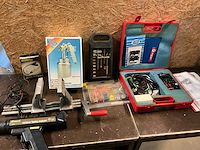 Diverse gereedschappen en testapparatuur - afbeelding 1 van  8