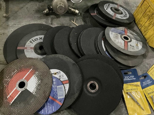 Diverse gereedschappen en toebehoren - afbeelding 2 van  6