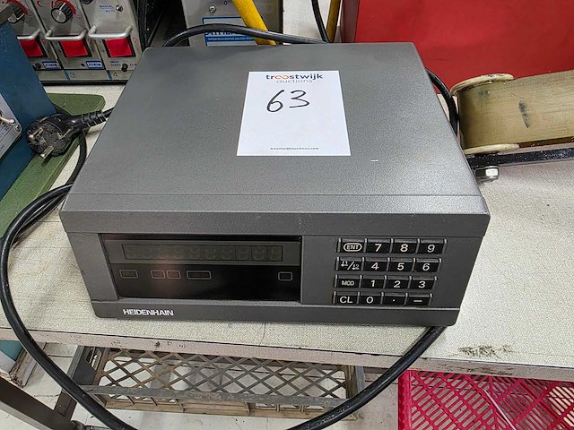 Diverse gereedschappen o.a. olieskimmer, vloeistofpers, hotrunnerkast - afbeelding 2 van  6