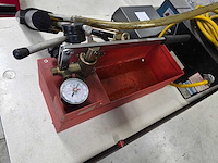 Diverse gereedschappen o.a. olieskimmer, vloeistofpers, hotrunnerkast - afbeelding 6 van  6