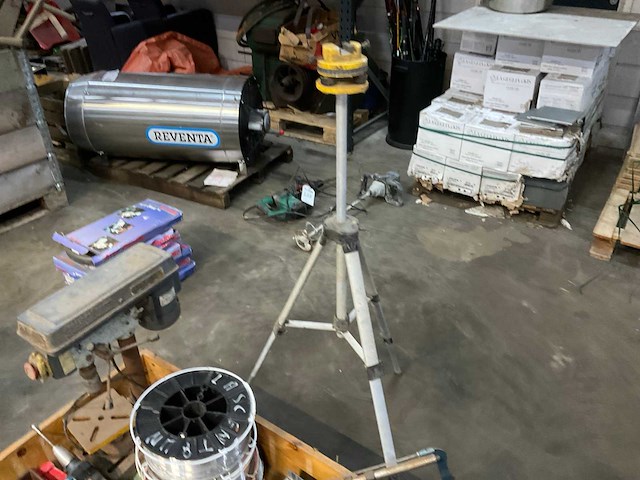 Diverse gereedschappen slijptool-lasdraad-kolomboormachine-koffers-etc - afbeelding 4 van  12