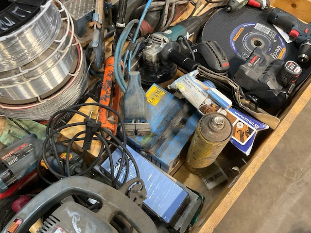 Diverse gereedschappen slijptool-lasdraad-kolomboormachine-koffers-etc - afbeelding 11 van  12