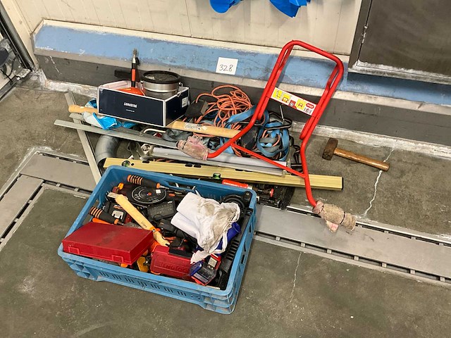 Diverse gereedschappen - afbeelding 1 van  3