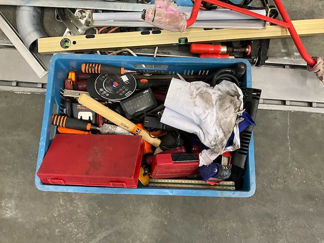 Diverse gereedschappen - afbeelding 2 van  3