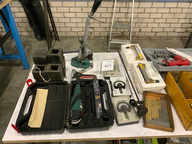 Diverse gereedschappen - afbeelding 4 van  7