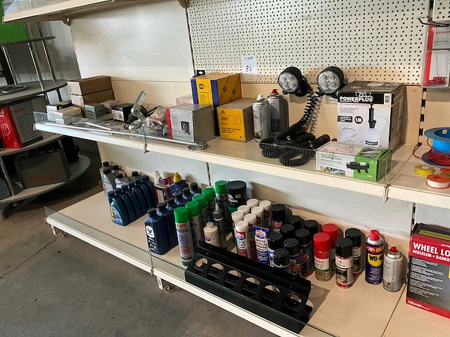 Diverse gereedschappen - afbeelding 1 van  9