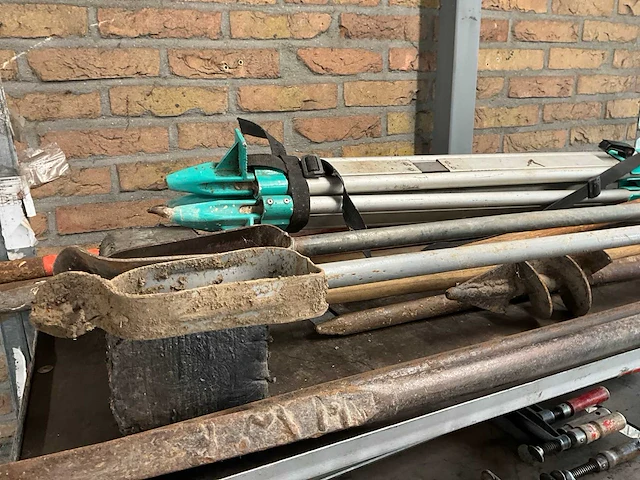Diverse gereedschappen - afbeelding 2 van  4