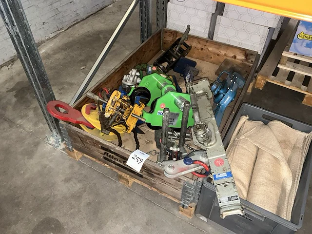 Diverse gereedschappen - afbeelding 1 van  4