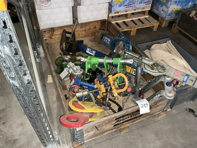 Diverse gereedschappen - afbeelding 2 van  4