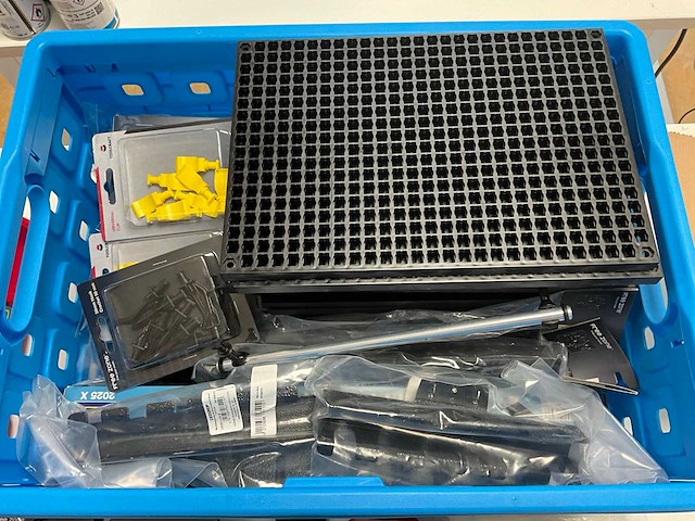 Diverse gereedschapswanden en magazijnbakken - afbeelding 6 van  6