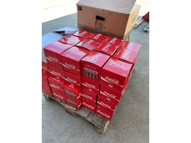 Diverse glazen, o.a. coca-cola - afbeelding 1 van  3