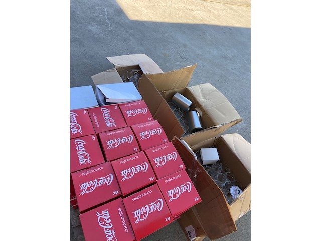 Diverse glazen, o.a. coca-cola - afbeelding 2 van  3