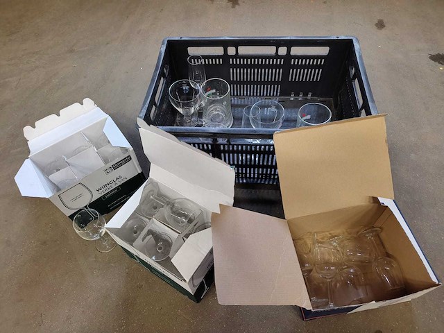 Diverse glazen - afbeelding 1 van  4