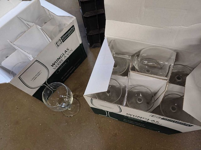 Diverse glazen - afbeelding 4 van  4