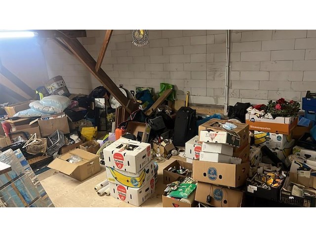 Diverse goederen - inhoud ruimte - afbeelding 1 van  13