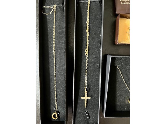 Diverse gouden en zilveren sierraden nieuw en gebruikt. - afbeelding 2 van  18