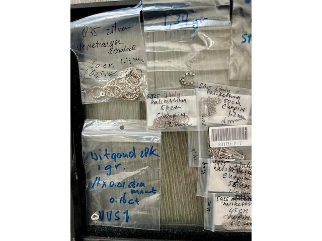 Diverse gouden en zilveren sierraden nieuw en gebruikt. - afbeelding 13 van  18